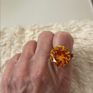 Elegant Gold-Toned Ring